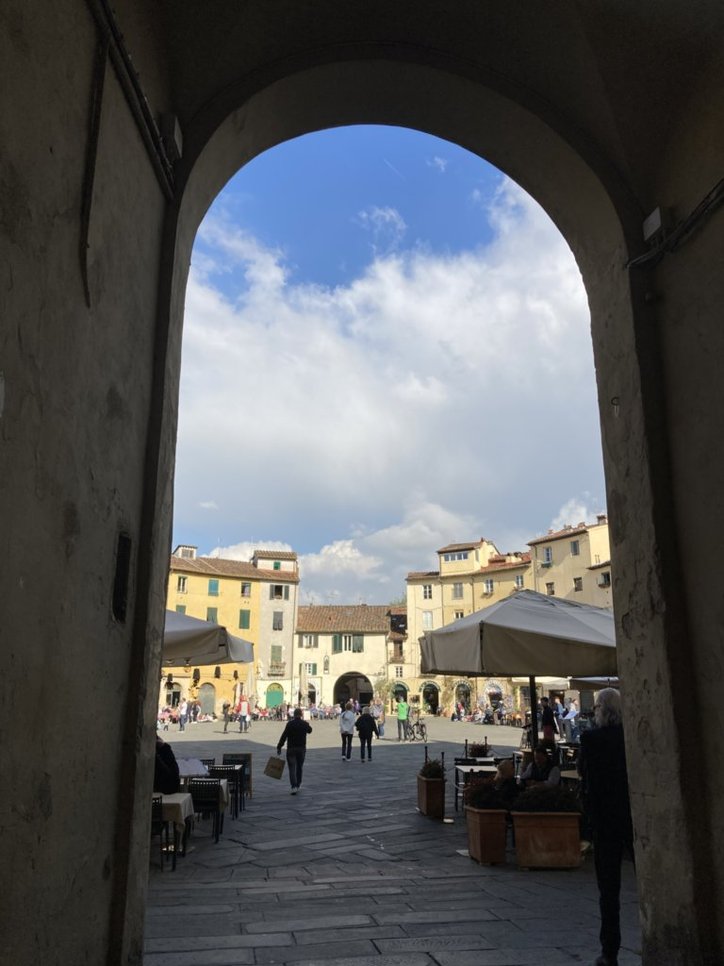 Luccca Piazza dell´ Anfiteatro 2